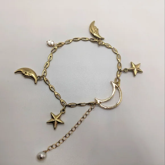 SOLD♥️ 14k Yellow Gold Crescent Moon /Charm Clasp - Picture 3 of 8